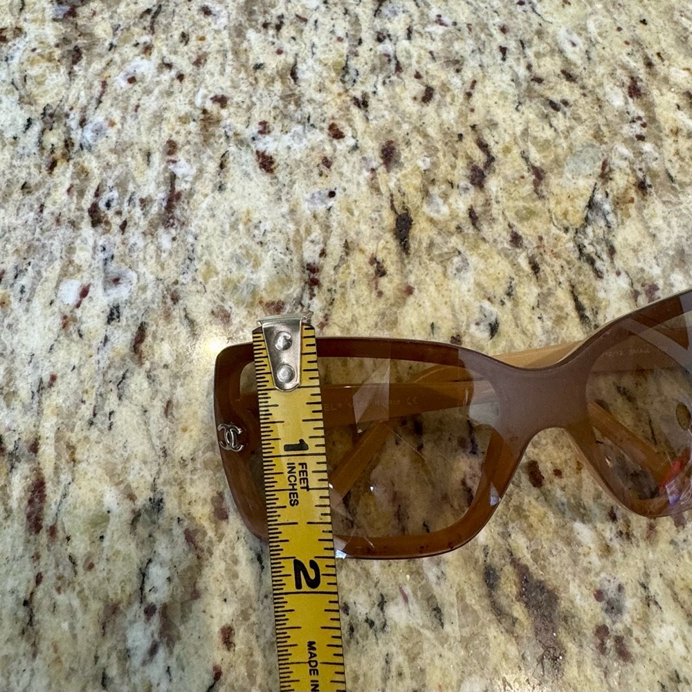 Authentic CHANEL Sunglasses - Picture 4 of 6